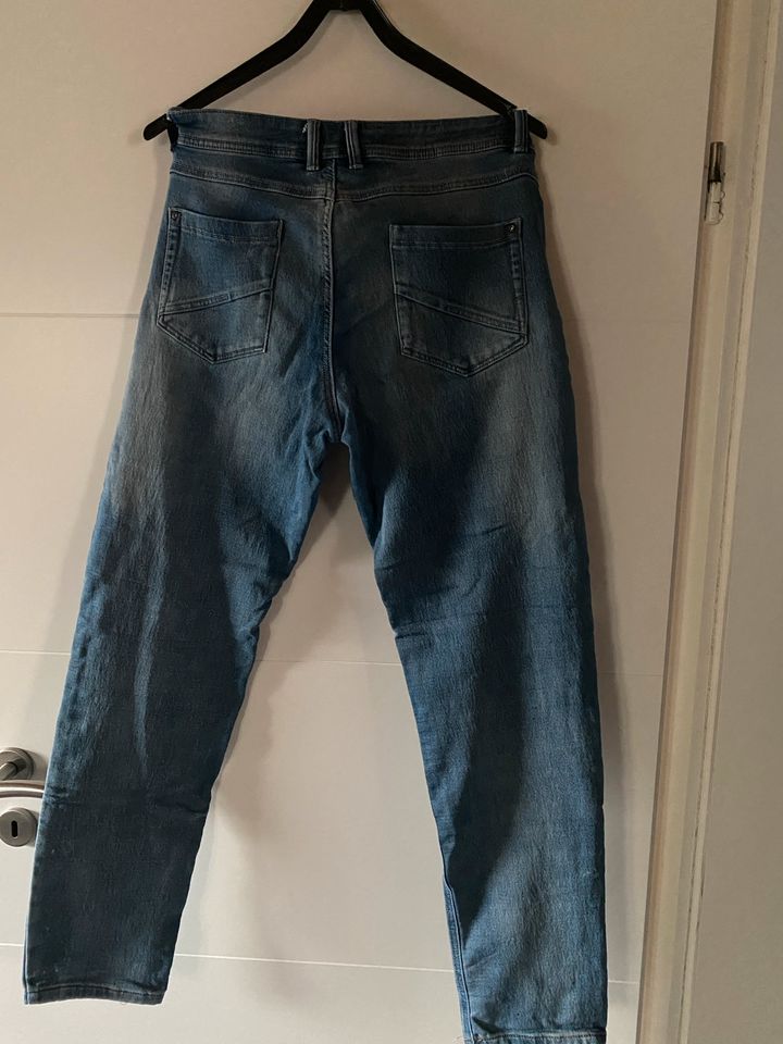 Damen Jeans Gr 40 in Ober-Mörlen