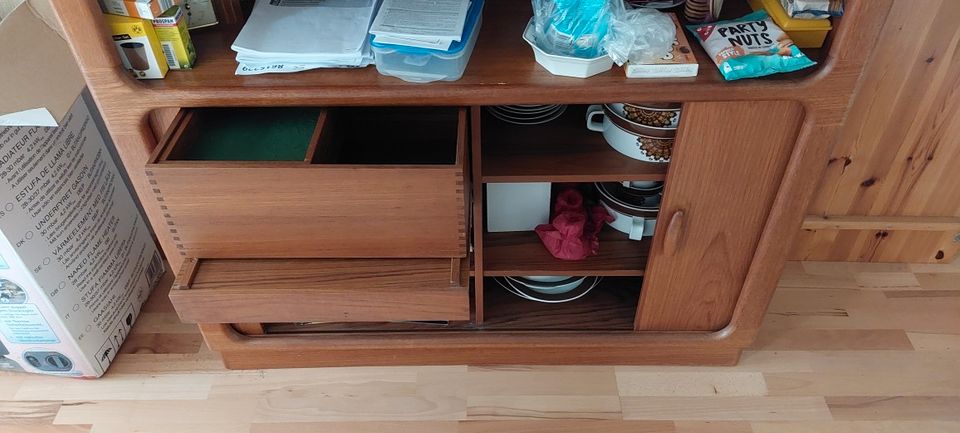 Teak Hochschrank Glasschiebetür in Lubmin