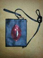 Gina Clutch schwarz Kunstleder paillettenbestickt Mund Lippen Stuttgart - Vaihingen Vorschau