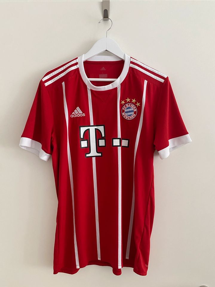 FC Bayern Trikot L in Rutesheim  