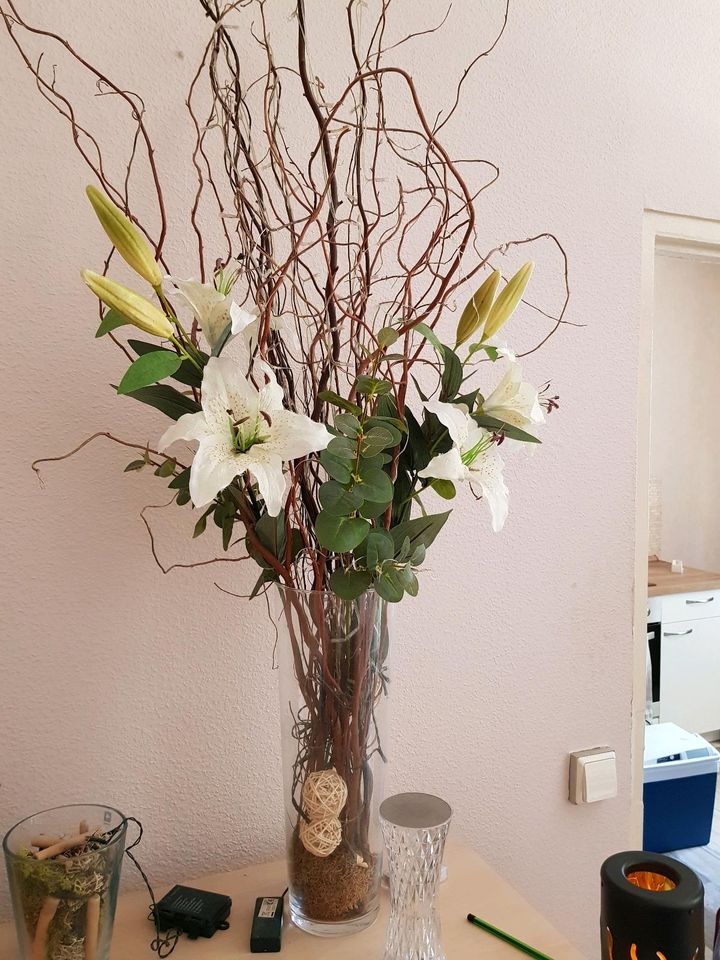 Dekoration, Vase, Blumen in Pirna