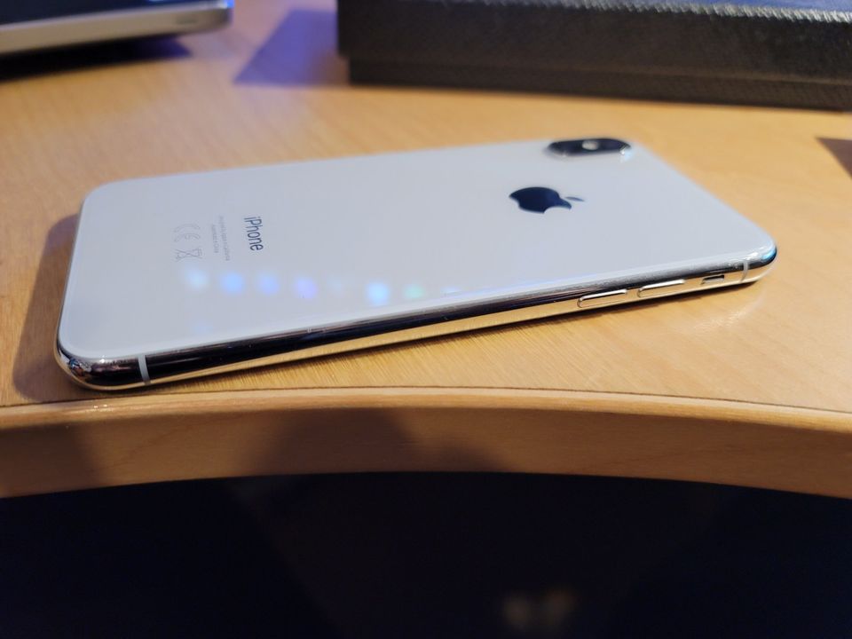 iPhone X 10 256GB Weiss-Silber mit viel Zubehör Wie NEU in Schwäbisch Gmünd