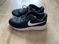 Nike Kinderschuhe Größe 38 schwarz weiß Baden-Württemberg - Meckesheim Vorschau