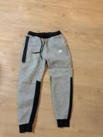 Nike Tech Fleece Jogger in grau Gr.M Nordrhein-Westfalen - Hövelhof Vorschau