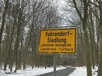 Pferde und Spaziergänger zur Rushhour – Baugrundstück, 901,00 m² in Vahrendorf-Siedlung Niedersachsen - Rosengarten Vorschau