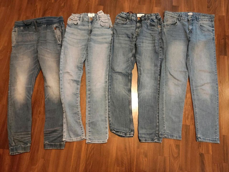 Kleidungspaket Jeans Hosen Shirts Pullis 146/152 in Köln