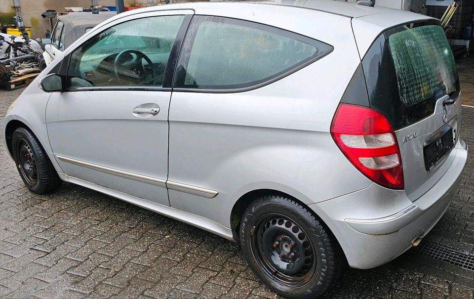 Mercedes A170 2004 Motor Getriebe Achse Stoßdämpfer Achsschenkel in Mülheim (Ruhr)