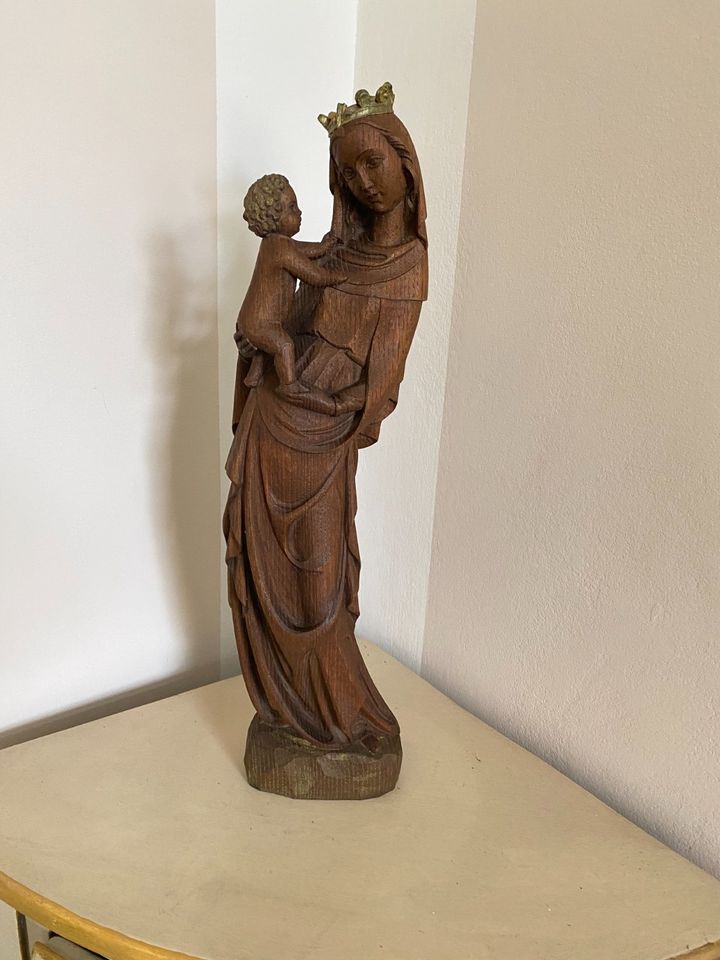 Geschnitzte Madonna 52 cm aus Zedernholz - Standfigur in Hamburg