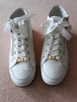 "ara" Sneakers Gr. 6 1/2, weiß  Neuwertig Hessen - Groß-Umstadt Vorschau
