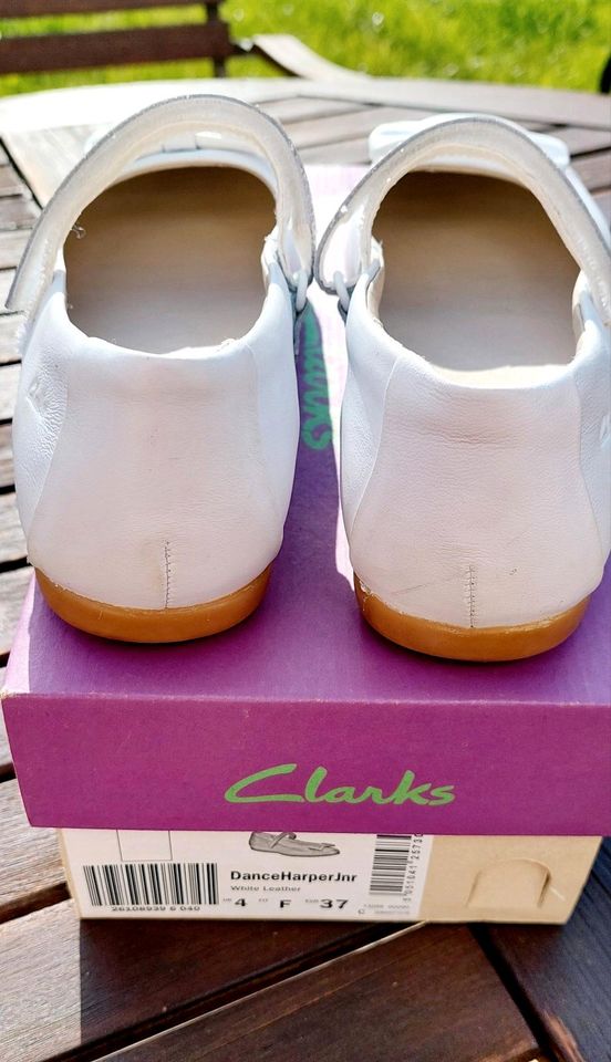 Clarks Mädchen Erstkommunionschuhe Ballerina DanceHarpeJnr Gr. 37 in Magdeburg