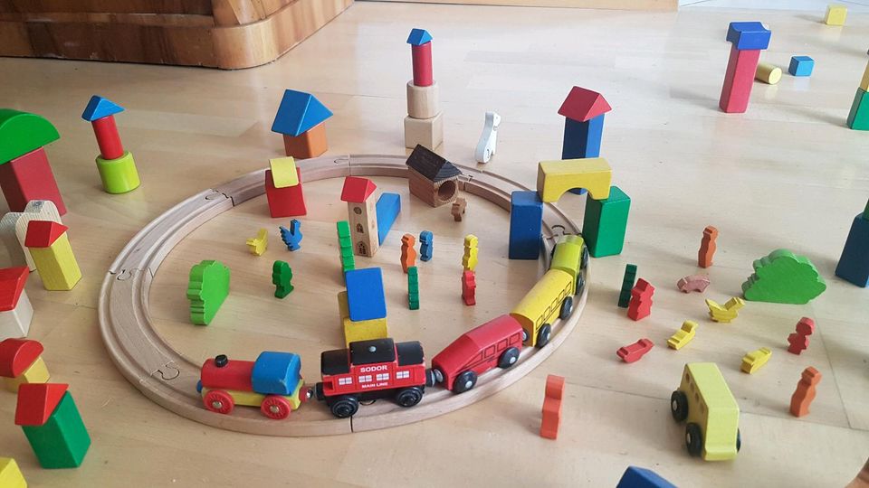 Brio Bahn, Holzklötze, Holzfiguren in Freiburg im Breisgau