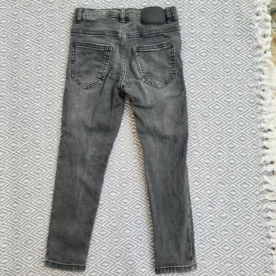 Zara, Skinny Jeans, grau/schwarz, used, Gr. 116 in Kassel