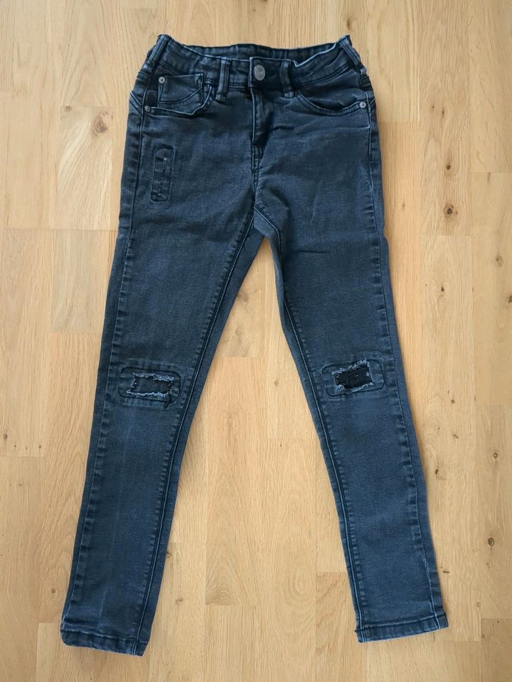 Schwarze Jeans schmal Skinny Gr. 140 C&A in Ravensburg