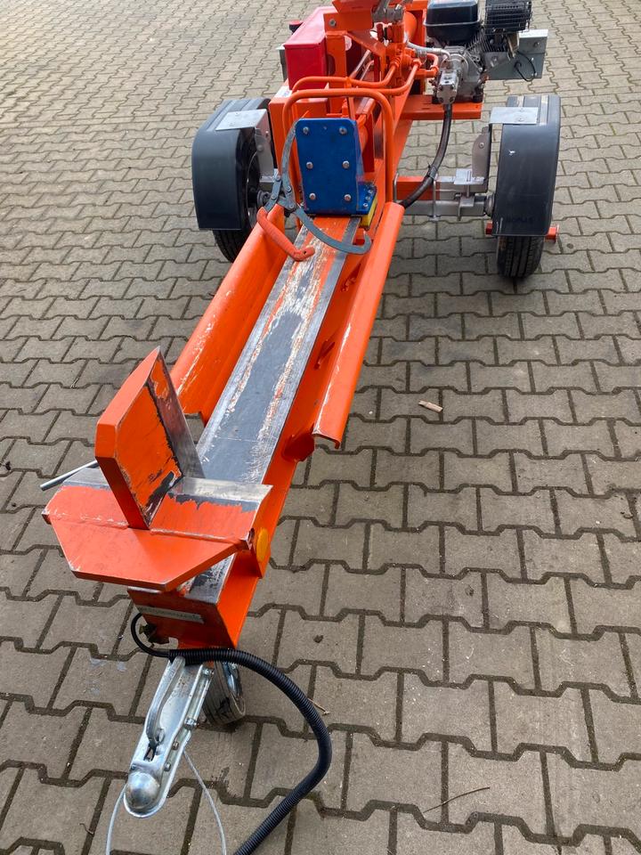 Liegend Holzspalter 16to mit Motor auf Anhänger zu vermieten. in Rheinbach