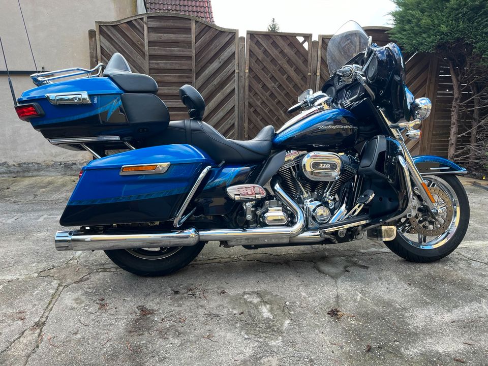 Harley-Davidson FLHTKSE Electra Glide Ultra Limited CVO 5HD in Berlin