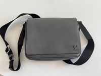 Org. Louis Vuitton District PM  Messenger Tasche,Taiga Leder, Gla Hessen - Gießen Vorschau