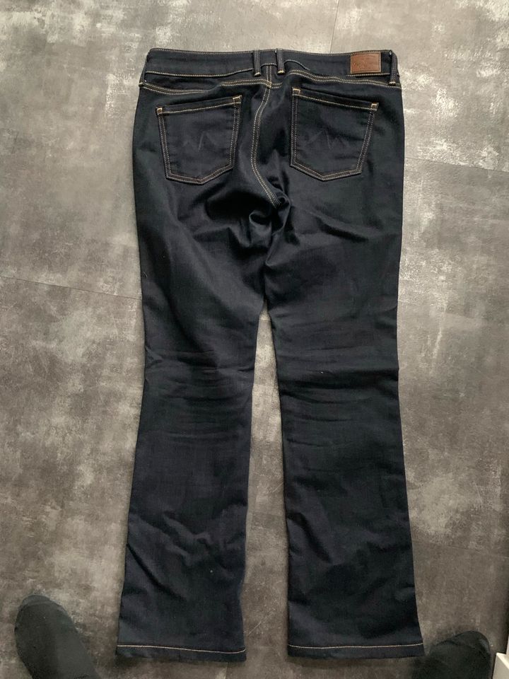 Pepe Bootcut Jeans Dunkelblau Größe 32 Länge 32 in Breitenfelde