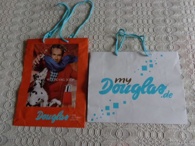 Douglas Papiertüten Original Jahrgang 1990 - 2012, pro Tüte 1,50€ in Hamburg