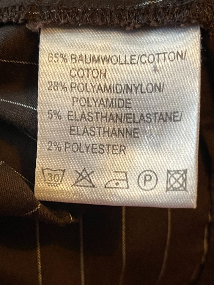 Bluse mit Nadelstreifen Größe 44 mit 5% Elastan in Wahlstedt
