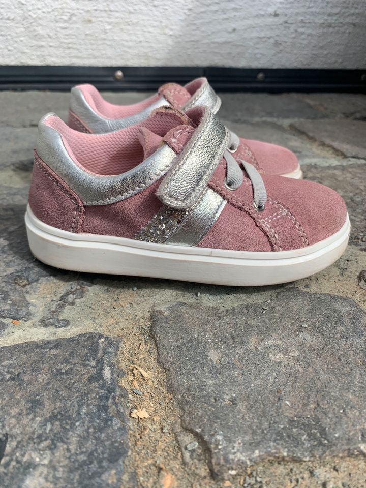 Richter Schuhe Sneaker rosa Glitzer in Hessen - Usingen | Gebrauchte  Kinderschuhe Größe 25 kaufen | eBay Kleinanzeigen ist jetzt Kleinanzeigen