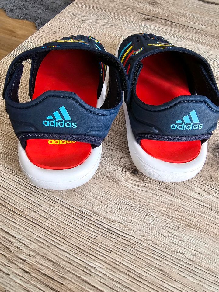 Original Adidas Badeschuhe Sandalen  Größe 29 in Halle