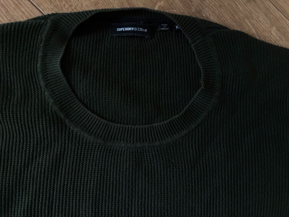 Superdry Pullover olivgrün Gr. XL in Hamburg