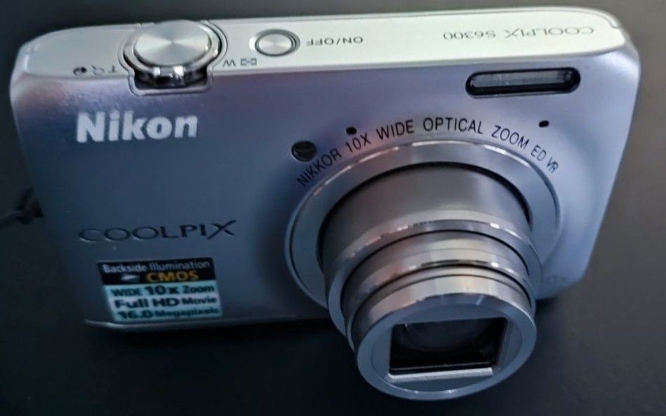 Nikon Coolpix S6300 Digitalkamera mit Zubehör in Wetzlar