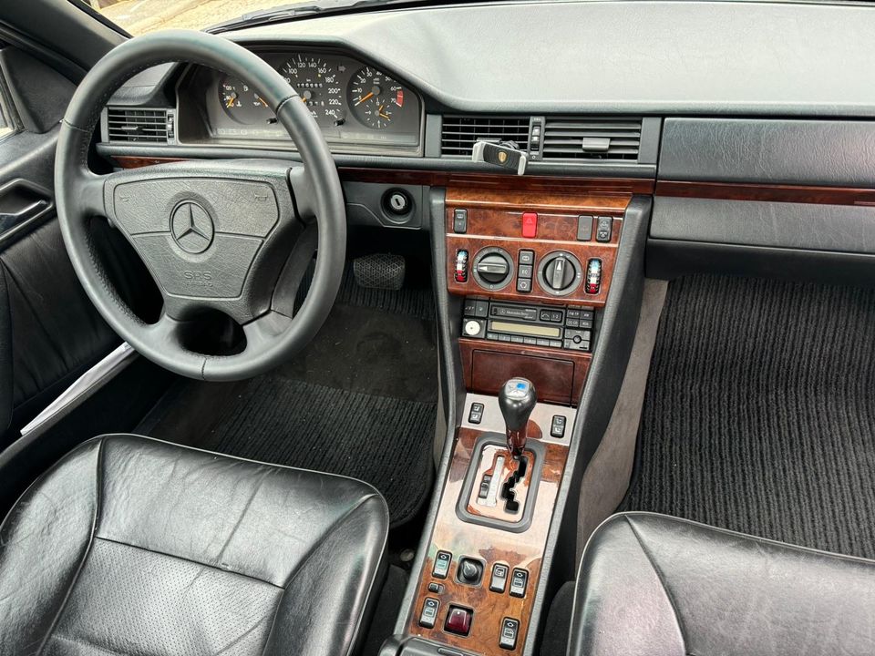 Mercedes W124 E220 Cabrio Top gepflegt Sportline in Backnang