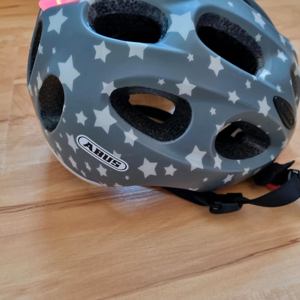 Kinderhelm Fahrradhelm Helm Kinder Abus leuchtet in Einbeck