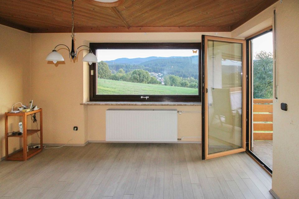 Geräumiges Mehrfamilienhaus mit schöner Aussicht in ruhiger Lage in Lam