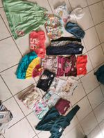 Mädchenkleidung 98/104 Kleidungspaket, Kleid, Hose, Shirt Nordrhein-Westfalen - Geseke Vorschau