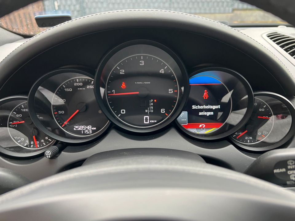 Porsche Cayenne Diesel Vollausstattung AHK in Nörvenich