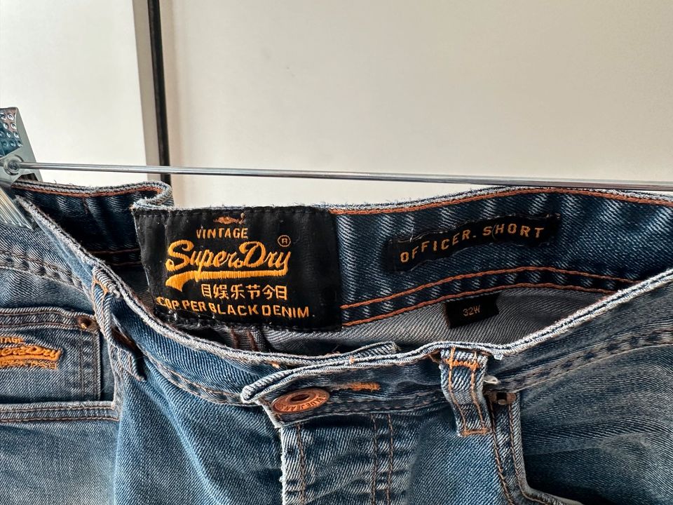 Superdry Jeans Shorts 32 W in sehr gutem Zustand in Stuttgart