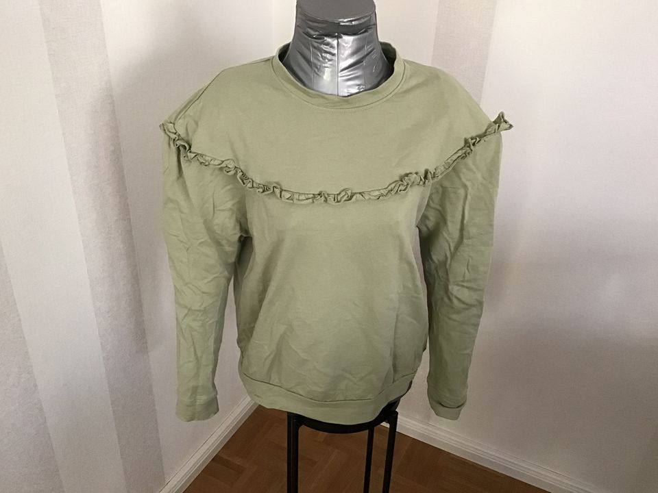 Frühlingshafter Pulli Sweatshirt grün mit Rüschen von Zero Gr. 38 in Diepholz