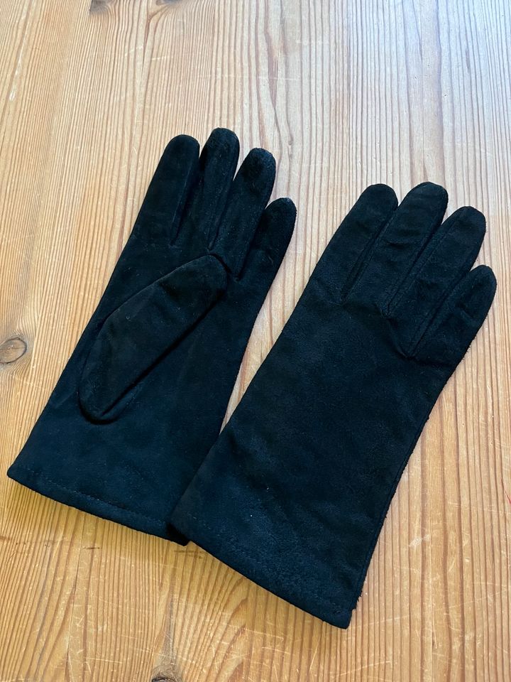Schwarze Wildleder-Handschuhe, Gr. S in Schleswig-Holstein - Fockbek | eBay  Kleinanzeigen ist jetzt Kleinanzeigen