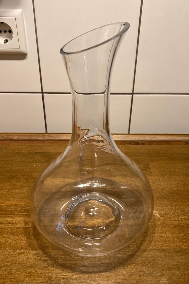 Große Weinkaraffe Dekanter aus Glas in Halle