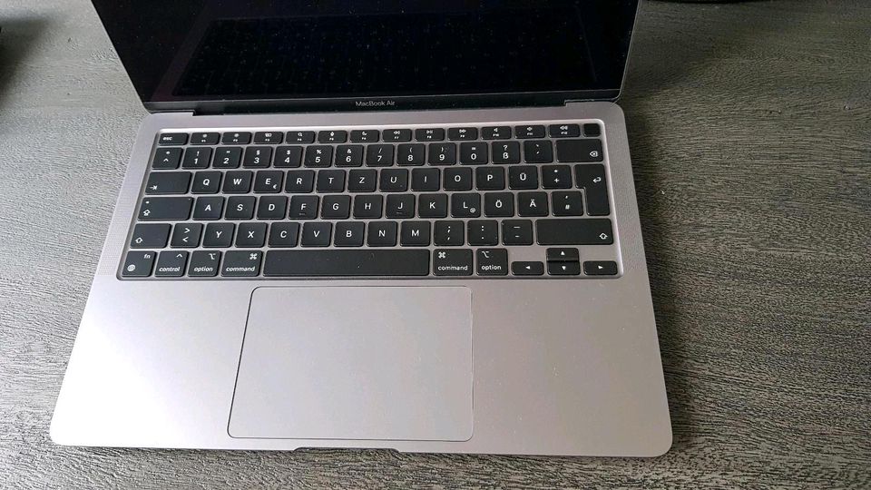 MacBook Air M1 13,3“ M1 8C CPU 7C GPU 256 GB SSD 8 GB Ram 2021 in Stuttgart