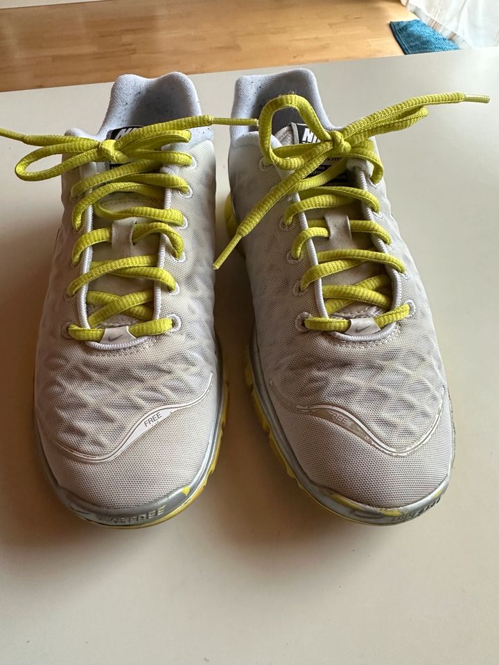 Nike Free TR Fit weiß/gelb 38 in Buchen (Odenwald)