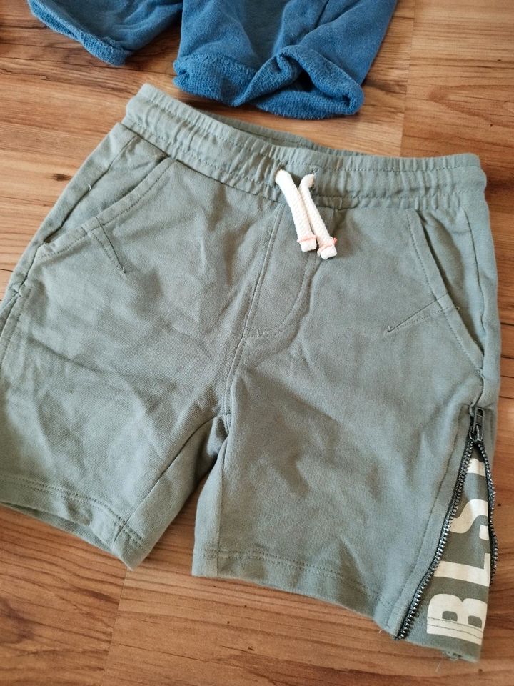 Zara Shorts Gr.110, Benetton, Hose,Set, in Eschborn