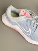 Wunderschöne Nike Damen Mädchen Trainingsschuhe Tennis Gr. 37,5 Hessen - Rodgau Vorschau