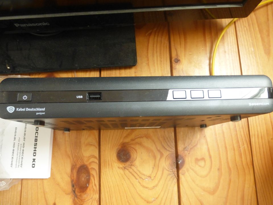 Panasonic LCD TV 32" und HD Receiver in Giesen