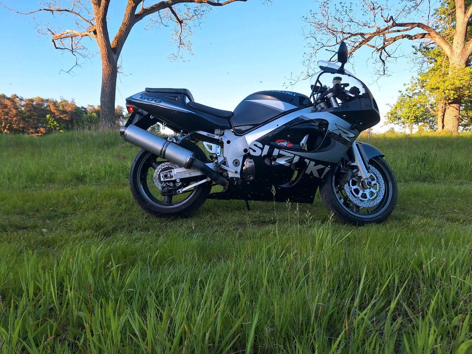 Suzuki GSX-R  Motorrad in Tessin