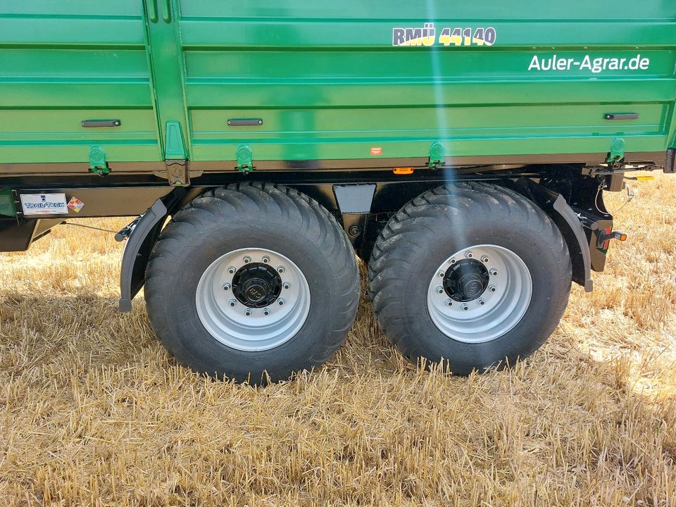 Dreiseitenkipper 18t Kipper Häckselwagen Tandemkipper in Hecken