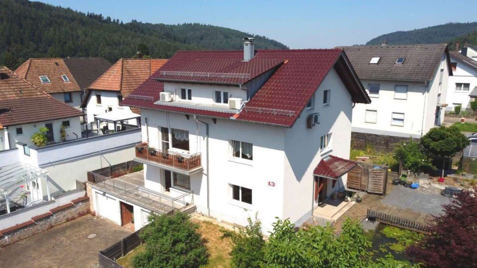 +++ 3-Zi.- Wohnung mit Kaminofen, EBK, Garage, Keller, Hobbyhaus und großem Außenbereich +++ in Lahr (Schwarzwald)