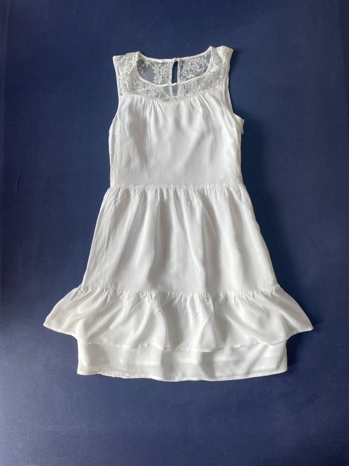 weißes Sommer  Kleid Größe 34 von Vero Moda. in Kiel