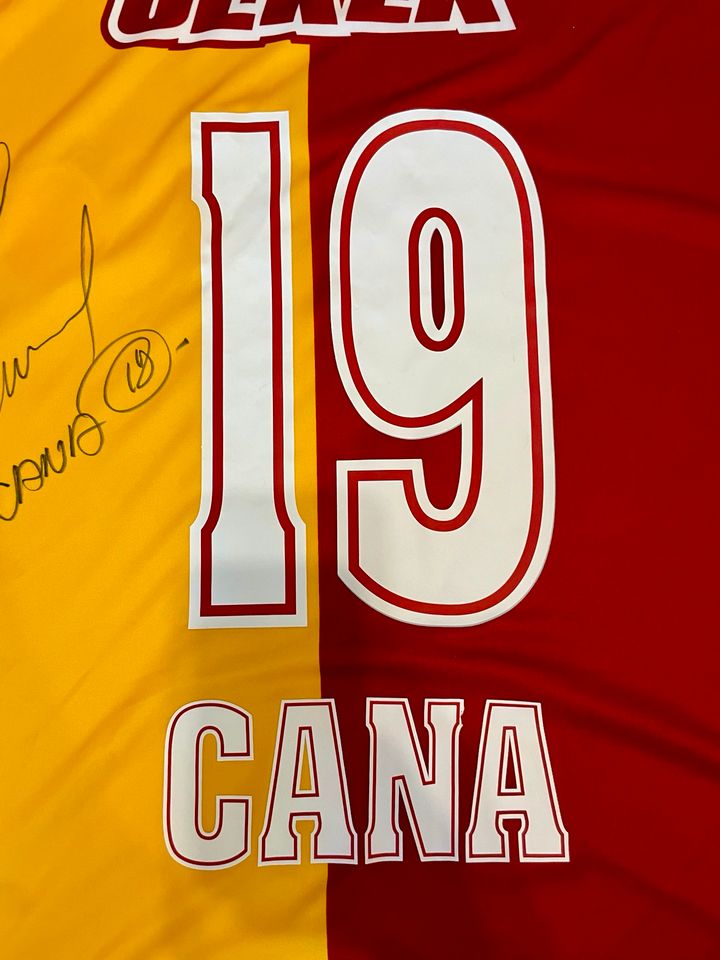 Galatasaray Trikot mit Orginaler Unterschrift von Lorik Cana in Paderborn