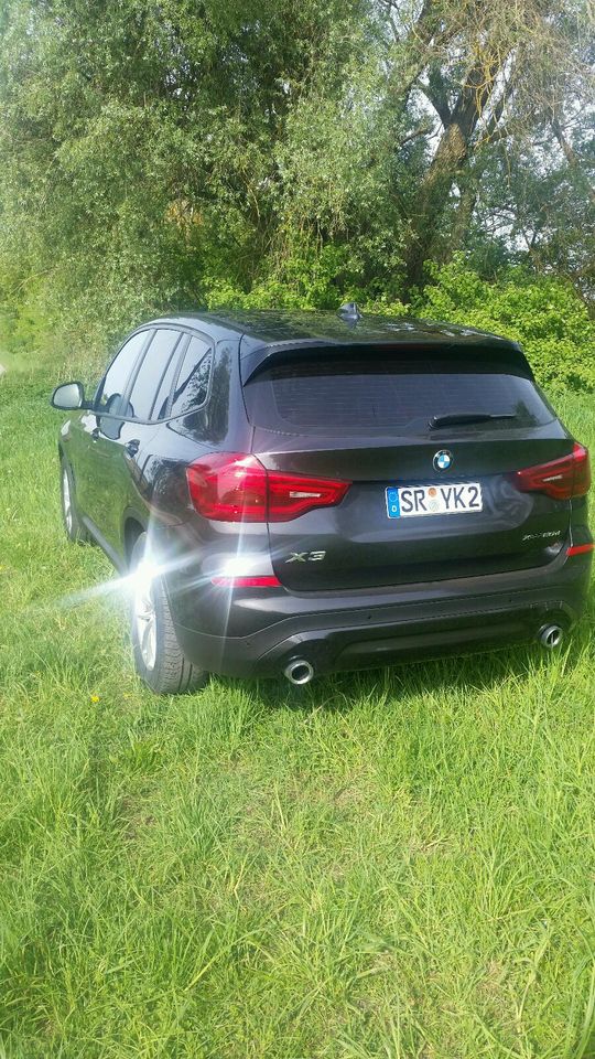 Bmw X3 XDRIVE20D Aut in Mallersdorf-Pfaffenberg