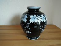 Ältere Vase schwarz/weiß, Weinblättermotiv Neumünster - Bönebüttel Vorschau