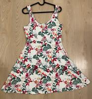 weißes Kleid mit buntem Blumen-/Blättermuster, Gr. 34 Bayern - Bayreuth Vorschau