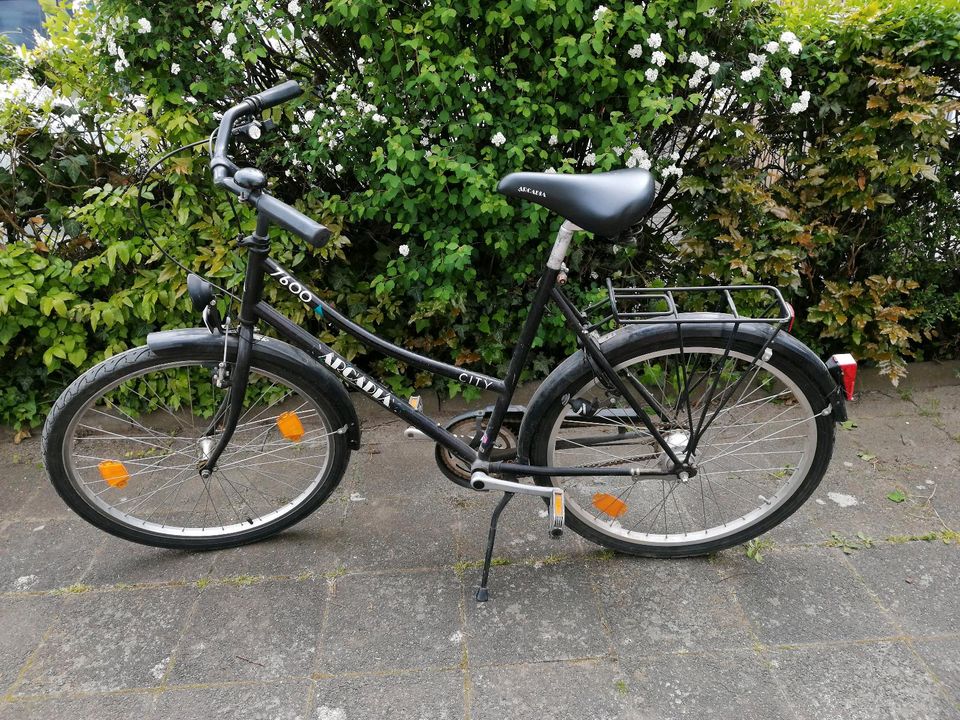 Damen Fahrrad 26 Zoll schwarz Arcadia City Bike Trekking Rad Tour in Worms